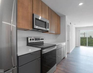 2501 Washington Avenue - Photo Thumbnail 2
