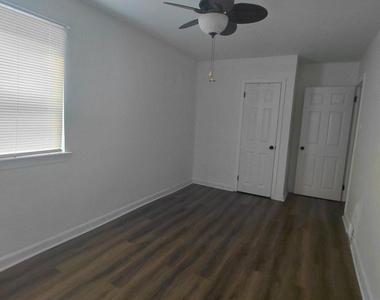 800 Princeton Avenue - Photo Thumbnail 10