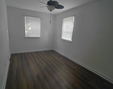 800 Princeton Avenue - Photo Thumbnail 9