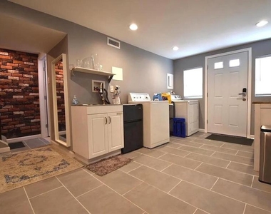 8018 Chelwynde Avenue - Photo Thumbnail 15