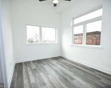 6164 Ridge Avenue - Photo Thumbnail 12