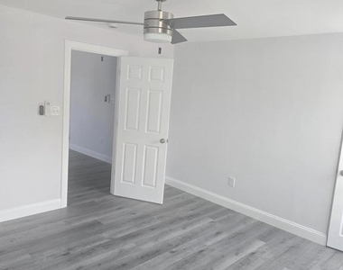 5925 Ridge Avenue - Photo Thumbnail 2