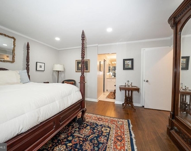 1710 Oakwood - Photo Thumbnail 11