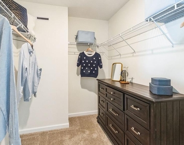 1090 Meadowlark Drive - Photo Thumbnail 3
