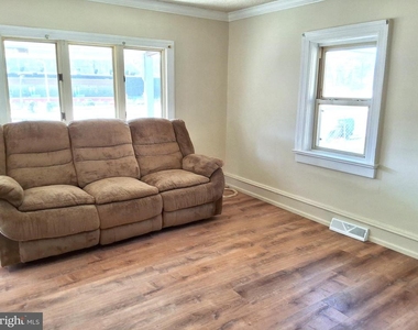 825 S 1st Avenue - Photo Thumbnail 2