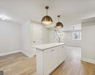 704 S Adams Street - Photo Thumbnail 5