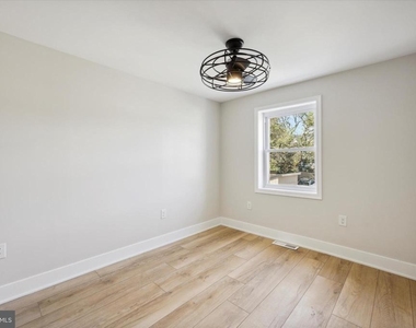 704 S Adams Street - Photo Thumbnail 13