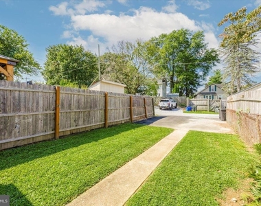 704 S Adams Street - Photo Thumbnail 9