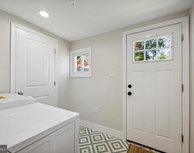704 S Adams Street - Photo Thumbnail 8