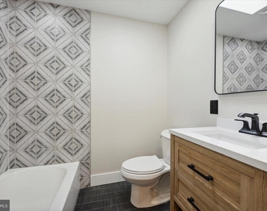 704 S Adams Street - Photo Thumbnail 12