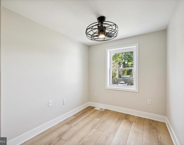 704 S Adams Street - Photo Thumbnail 14