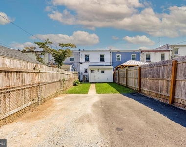 704 S Adams Street - Photo Thumbnail 10