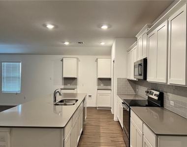 223 Chickasaw Ln - Photo Thumbnail 4