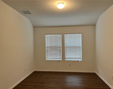 223 Chickasaw Ln - Photo Thumbnail 9
