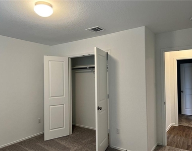 223 Chickasaw Ln - Photo Thumbnail 10