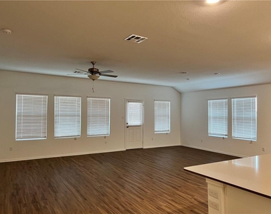 223 Chickasaw Ln - Photo Thumbnail 2