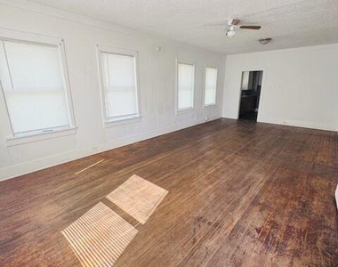 100 N Brazos St - Photo Thumbnail 6