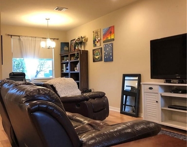 1303 Casey St - Photo Thumbnail 4