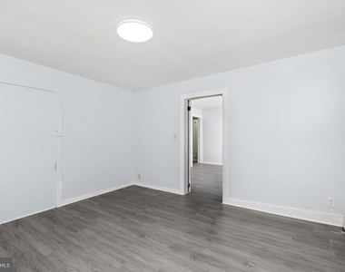 10 Lytle Street - Photo Thumbnail 11