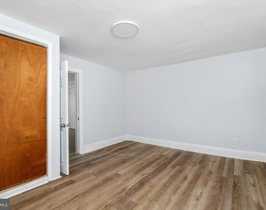 10 Lytle Street - Photo Thumbnail 13
