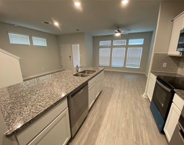 605 W South St - Photo Thumbnail 3