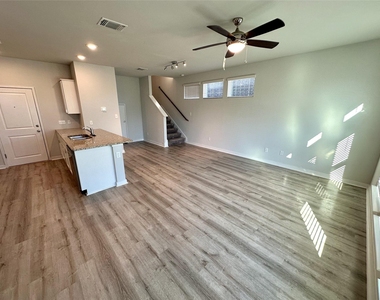 605 W South St - Photo Thumbnail 1