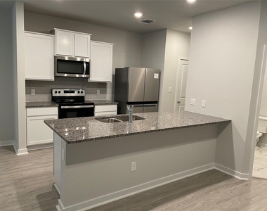 605 W South St - Photo Thumbnail 4