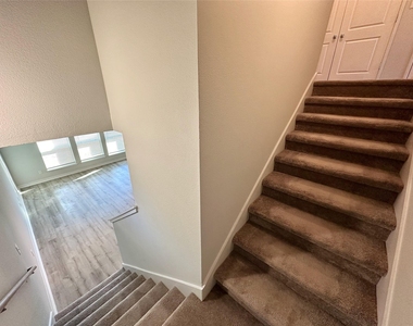 605 W South St - Photo Thumbnail 8