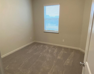 605 W South St - Photo Thumbnail 15