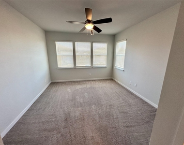 605 W South St - Photo Thumbnail 10