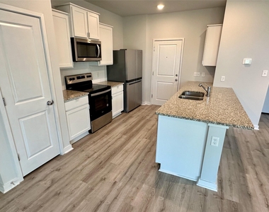 605 W South St - Photo Thumbnail 20