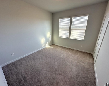 605 W South St - Photo Thumbnail 13
