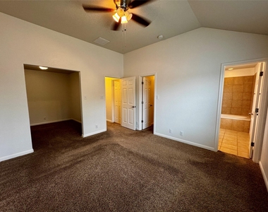 11248 Lost Maples Trl - Photo Thumbnail 13