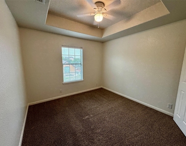 11248 Lost Maples Trl - Photo Thumbnail 16
