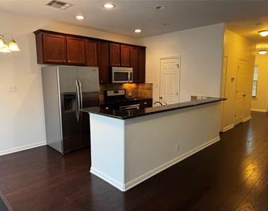 11248 Lost Maples Trl - Photo Thumbnail 4