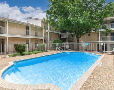 6008 N Lamar Blvd - Photo Thumbnail 11