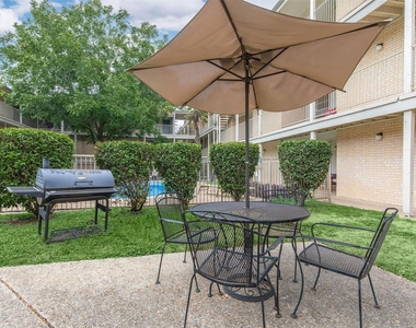 6008 N Lamar Blvd - Photo Thumbnail 16