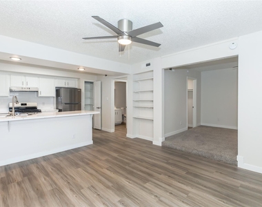 6008 N Lamar Blvd - Photo Thumbnail 3