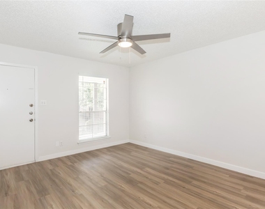 6008 N Lamar Blvd - Photo Thumbnail 4