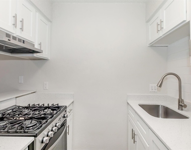 4415 Avenue B - Photo Thumbnail 9