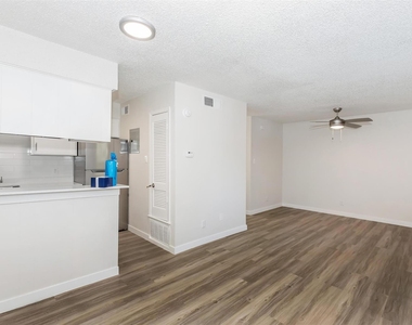 4415 Avenue B - Photo Thumbnail 3