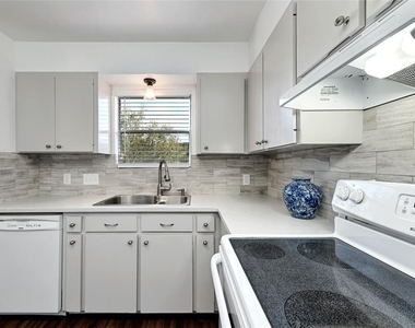 1709 Wild Basin Ledge - Photo Thumbnail 20