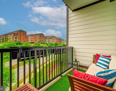 102 St. Ives Place - Photo Thumbnail 32