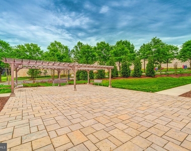 102 St. Ives Place - Photo Thumbnail 6