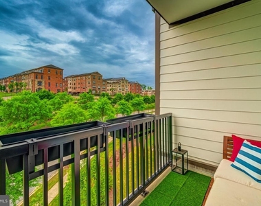102 St. Ives Place - Photo Thumbnail 33