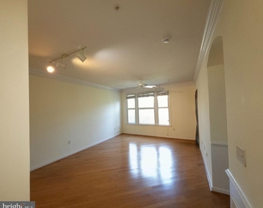 7 Booth Street - Photo Thumbnail 3