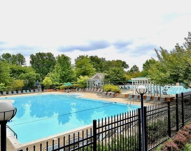 5715 Chapman Mill Drive - Photo Thumbnail 19