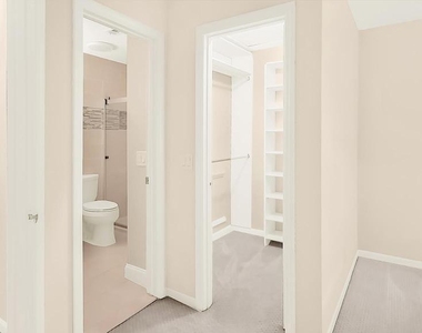 5715 Chapman Mill Drive - Photo Thumbnail 8