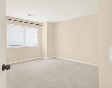 5715 Chapman Mill Drive - Photo Thumbnail 10