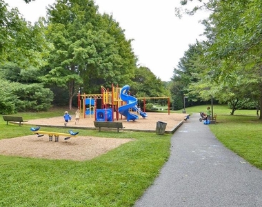 5715 Chapman Mill Drive - Photo Thumbnail 22